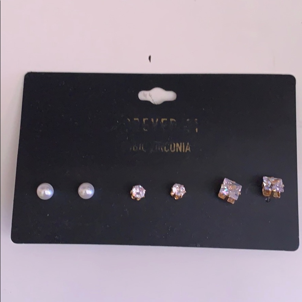 Brand new forever 21 stud earrings